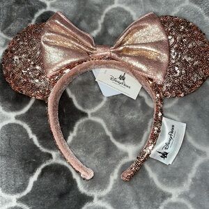 NWT rose gold Minnie Mouse ears